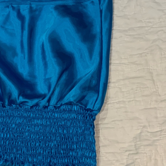 flow silk vibrant blue halter top Tied on the neck & scrunched on the bottom🌀 - Picture 3 of 3